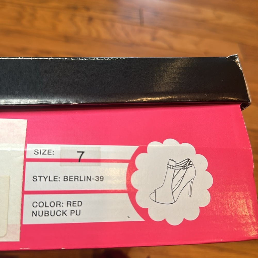 Red Heels - Picture 5 of 5
